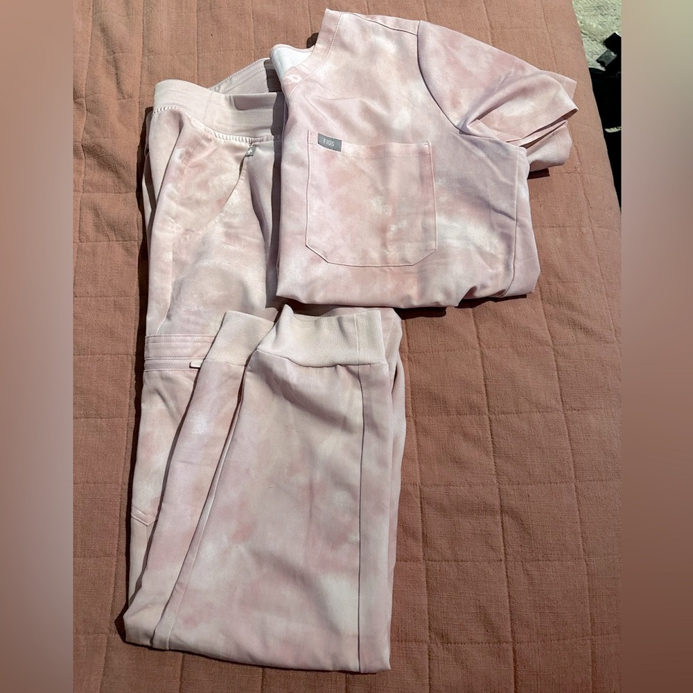 Pink marbled scrub set. Pants size M Top Size L